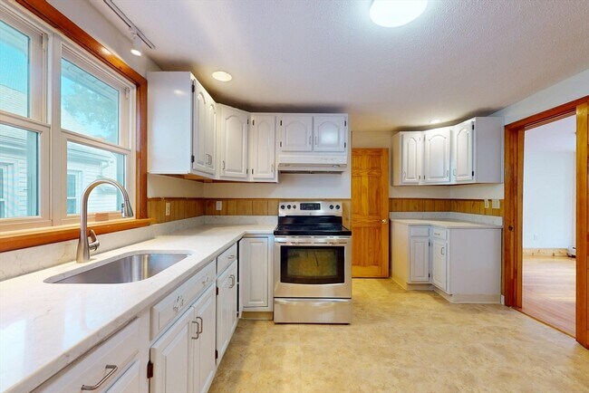 Building Photo - 58 Teel St
