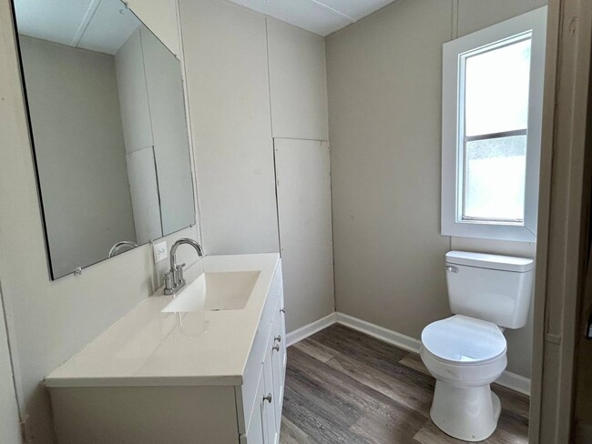 Building Photo - 26 White Oak Village