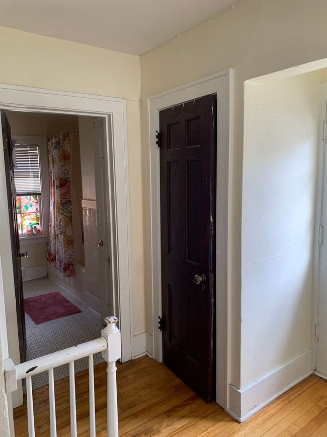 Building Photo - 143 Lathrop St