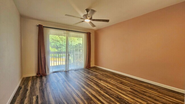 Building Photo - Modern Bellevue Townhome | Chef’s Kitchen, Dual Fireplaces & Private Patio