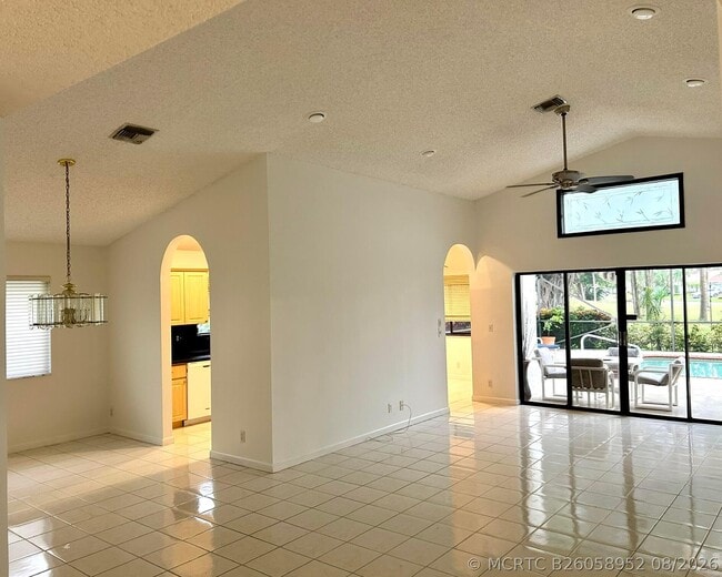 Building Photo - 10215 Camelback Ln