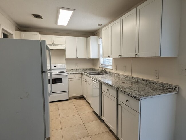 Building Photo - 121 Rue Max St