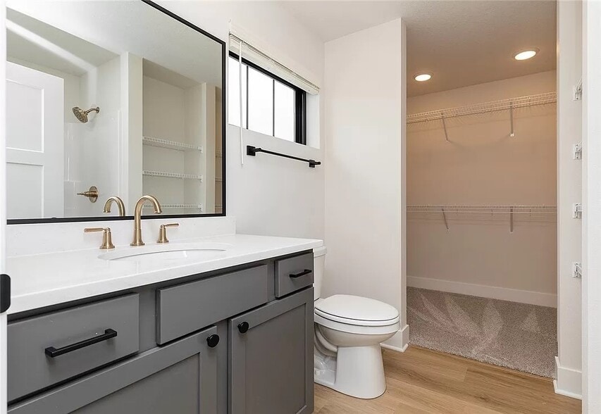 Building Photo - 2833 SW Prairie Trail Pky