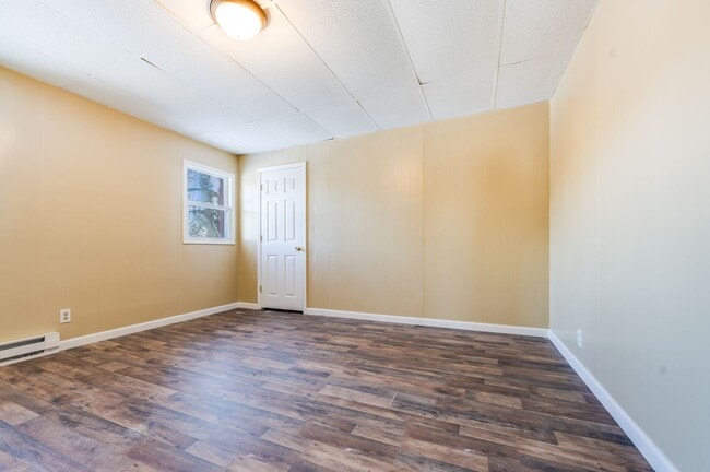 Building Photo - Spacious Cambridge City Home