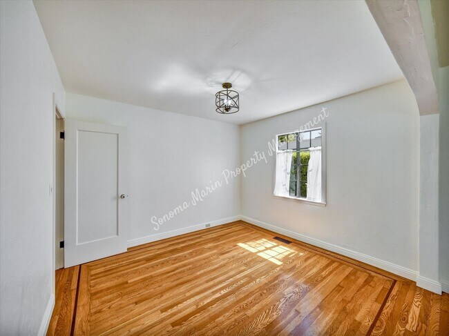Building Photo - 81 Elm Ave