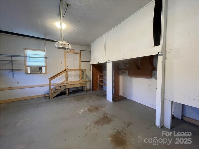 Building Photo - 6160 Timberlane Terrace