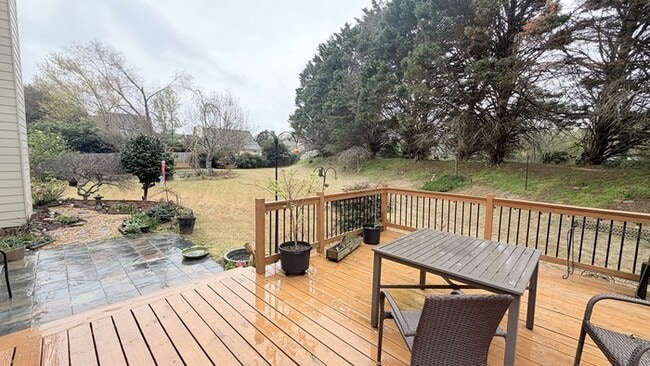 Building Photo - Beautiful backyard