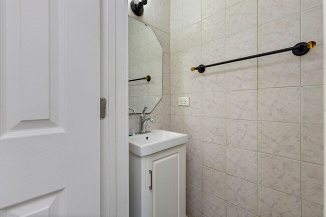 Building Photo - 1533 McKool Ave