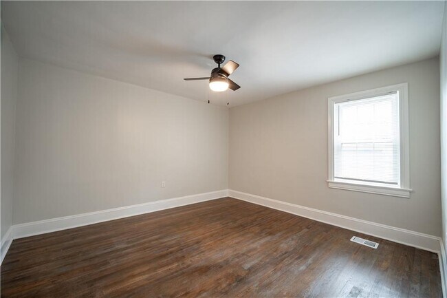Building Photo - 2137 Delowe Dr