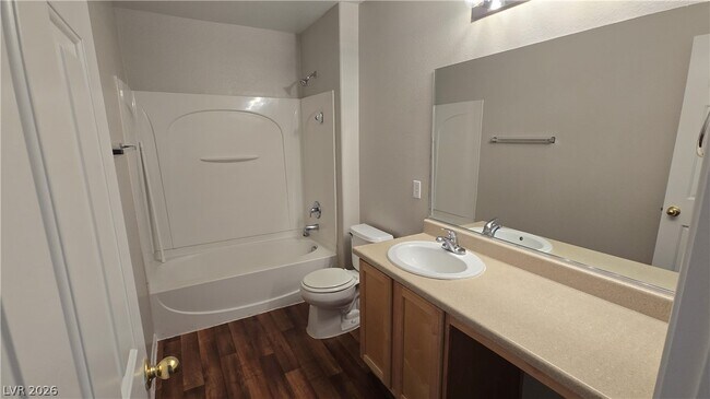 Building Photo - 2920 Bridleton Ave