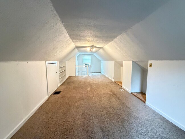 Building Photo - 3 Bedroom Home With A  Basement And Large Back Yard