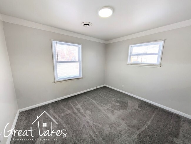Building Photo - Cozy 2 Bedroom 1 Bathroom now available fo...