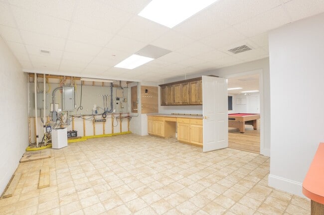 Building Photo - 785 Glenwood Dr