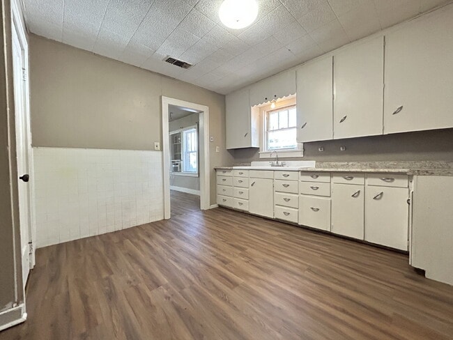 Building Photo - 2-Bedroom Home with Spacious 1267 Sq Ft in...