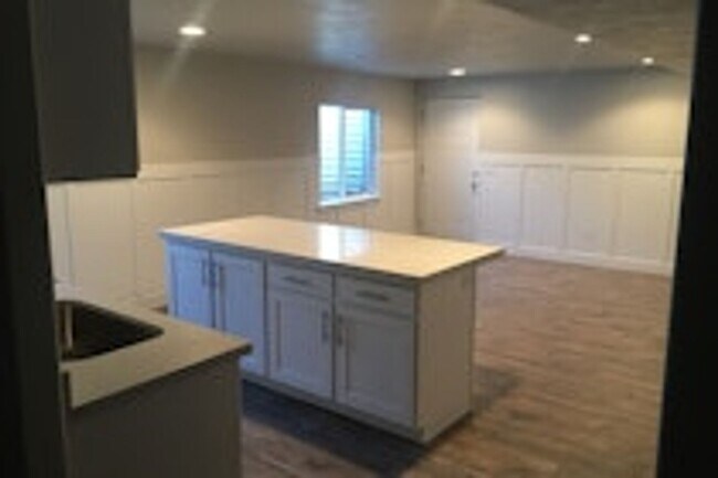 Building Photo - 31 S Serrata Ln