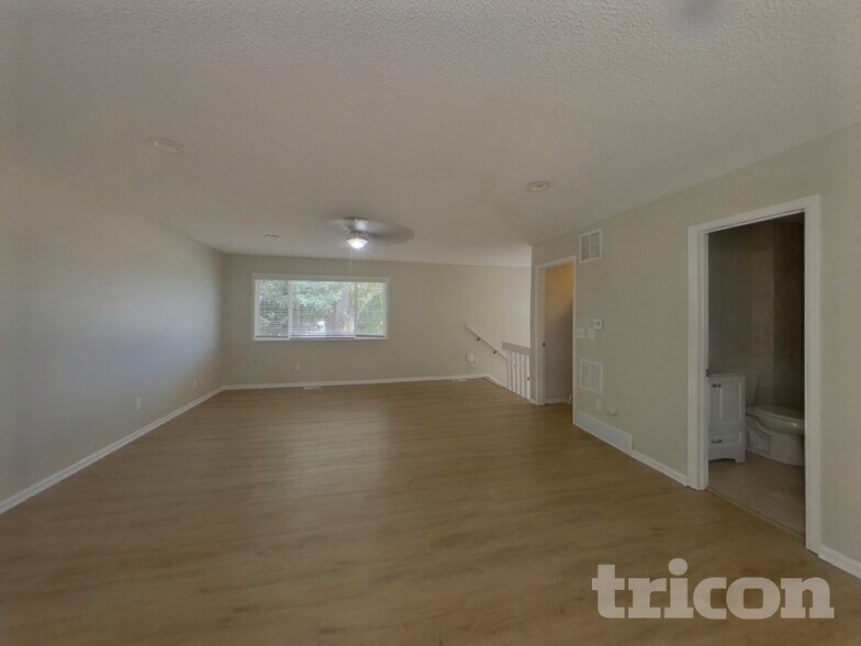 Building Photo - 6650 Brook Forest Dr