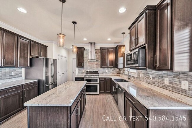 Building Photo - 6982 Linn Cove Court