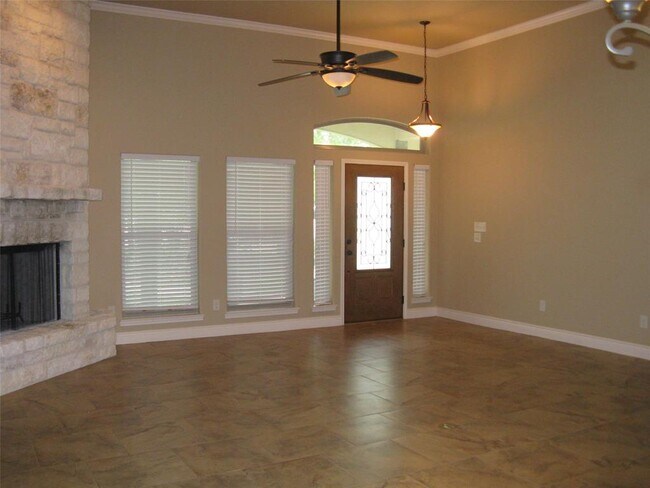 Building Photo - 806 Woodland Park Dr