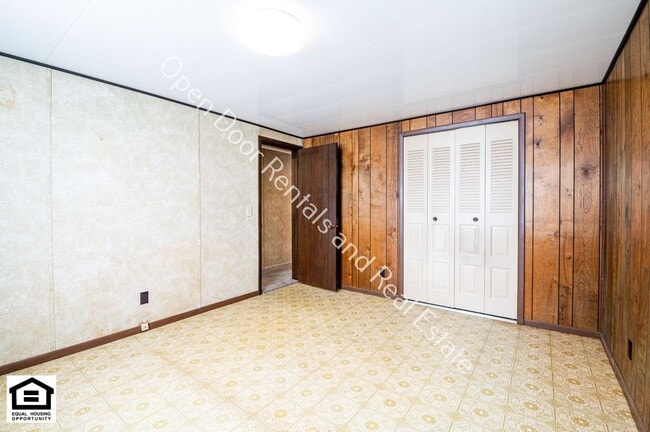 Building Photo - 1561 County Rd 00N