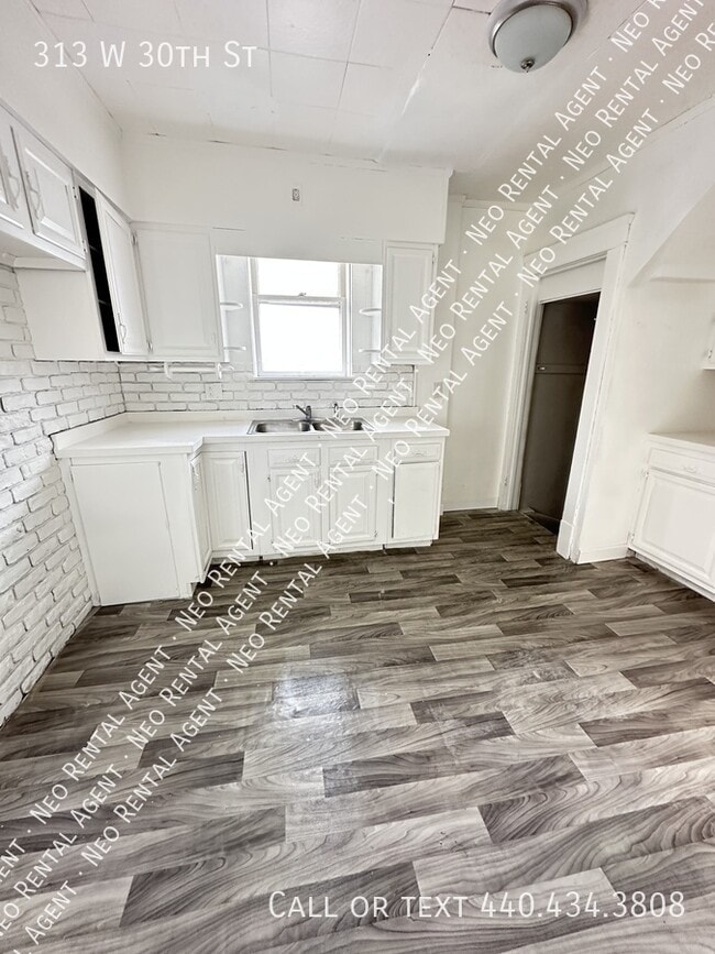 Building Photo - 313 W 30th St