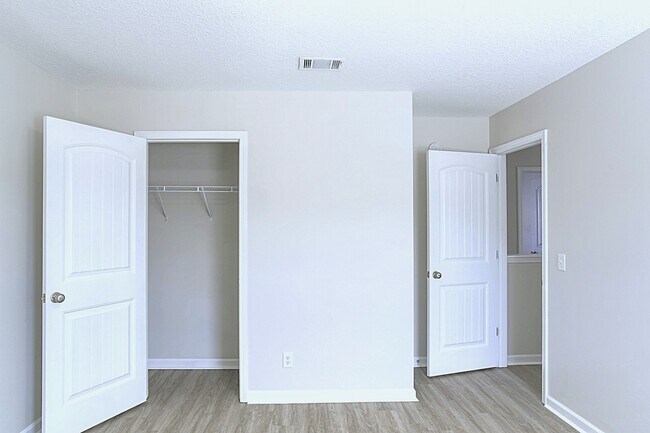 Building Photo - 1430 Evergreen Trl