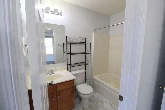 Building Photo - 869 Camelot Ln