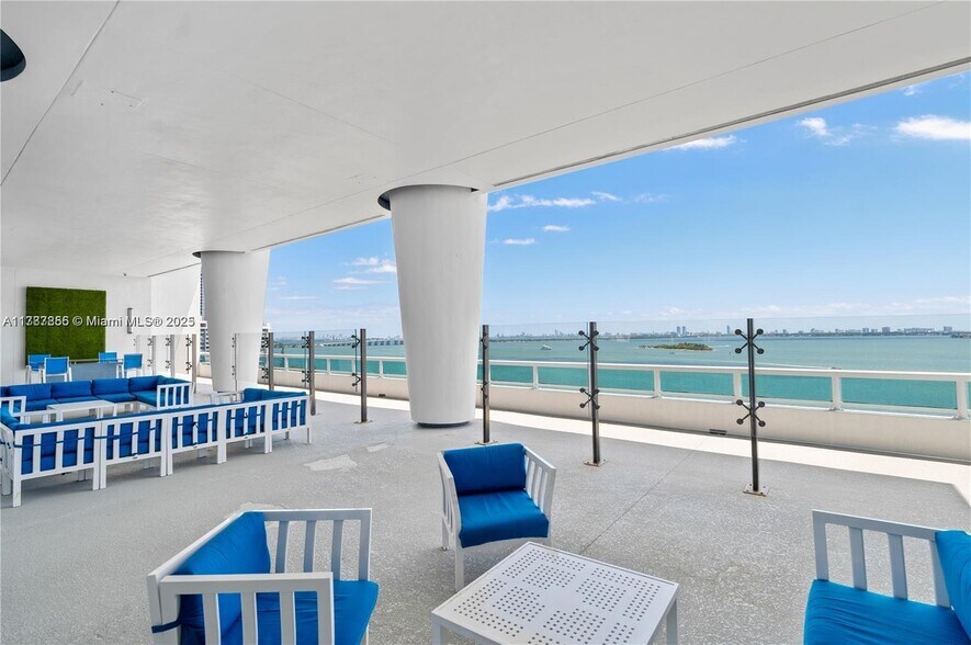 Building Photo - 1800 N Bayshore Dr