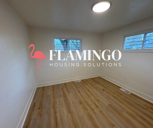 Building Photo - 305 Mercer Ave