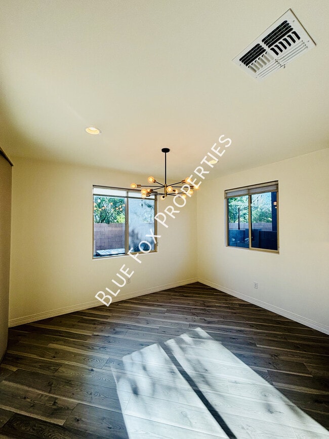 Building Photo - 8038 N Purple Aster Pl