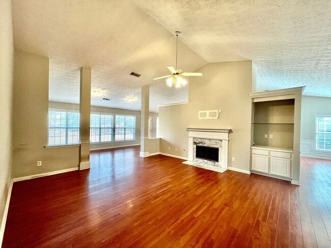 Building Photo - 1410 Highland Farm Dr