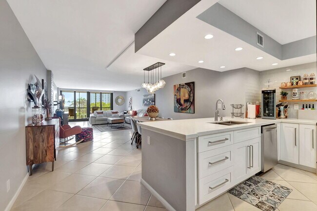 Building Photo - 3420 S Ocean Blvd