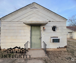 Building Photo - Newly Renovated Duplex