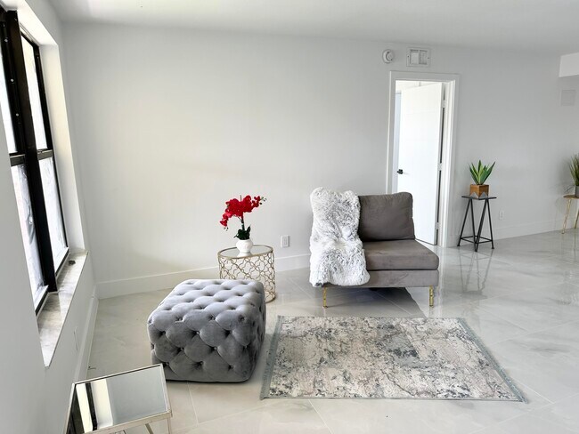 Building Photo - 10033 Winding Lake Rd