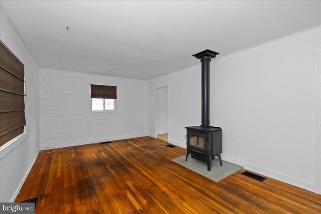 Building Photo - 6451 Maplewood Dr