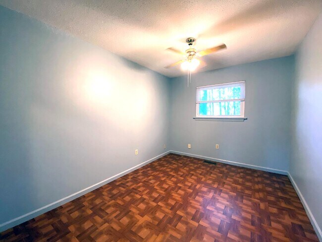 Building Photo - 739 S Germantown Cir