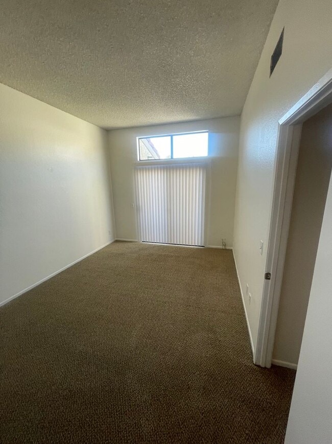 Building Photo - Phillips Ranch 2 Bedroom Condo