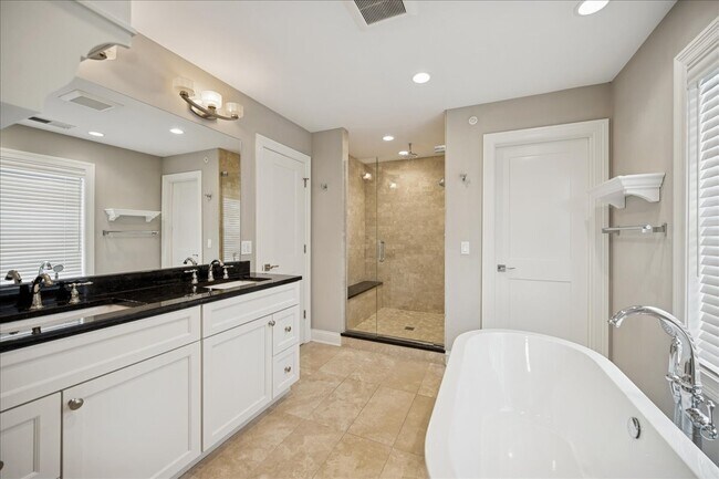 Building Photo - 420 Evanston Ave