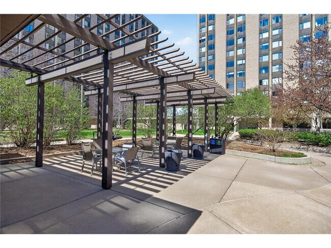 Building Photo - 19 S 1st St