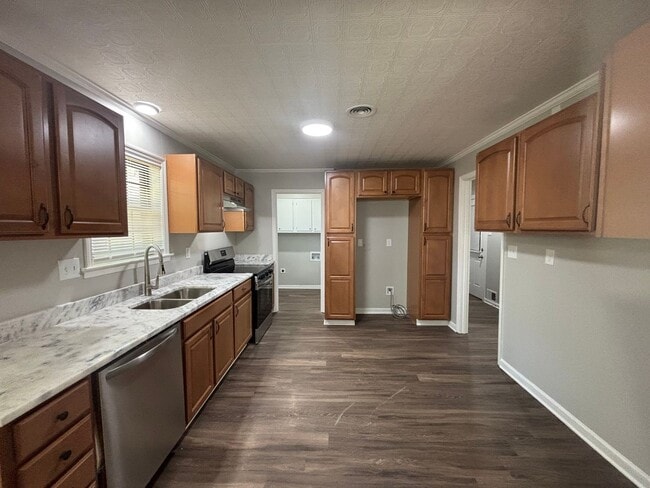 Building Photo - 8280 Chippingham Dr