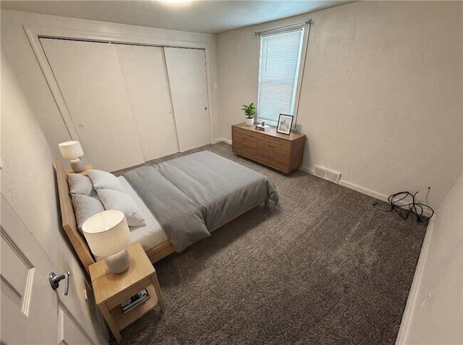 Building Photo - 710 Locust St