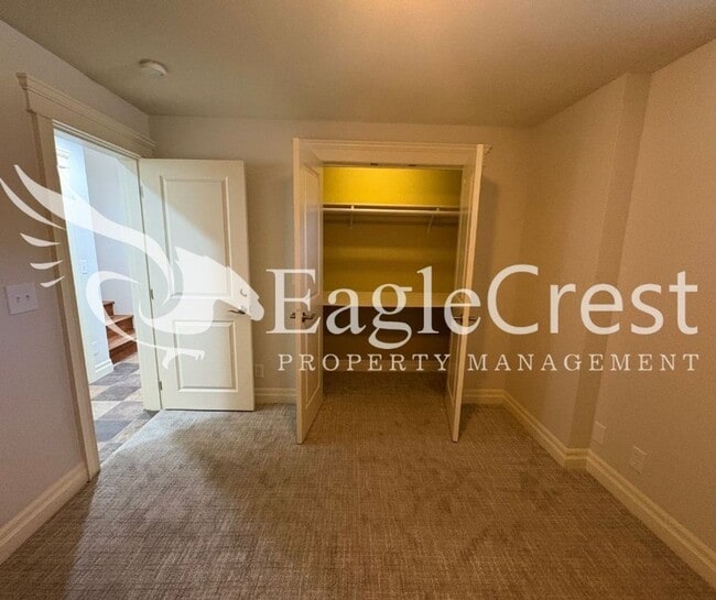 Building Photo - Beautiful Five Bedroom Home with Acreage