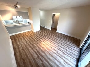 Building Photo - 2 Bed 1 Bath Apartment Located in South He...