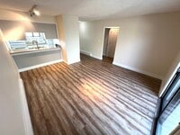 Building Photo - 2 Bed 1 Bath Apartment Located in South He...