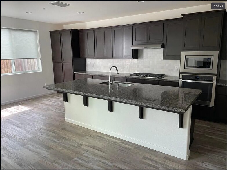 Building Photo - 4209 Perennial Pl