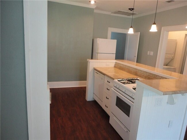 Building Photo - 200 E 33rd St