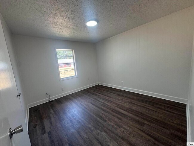 Building Photo - 207 Oaklawn Dr