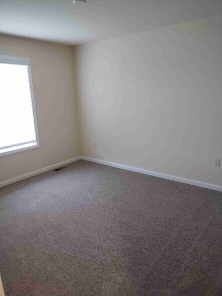 Building Photo - 113 Meadowbrook Ln