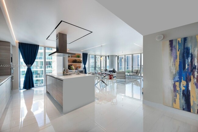 Building Photo - 300 Sunny Isles Blvd