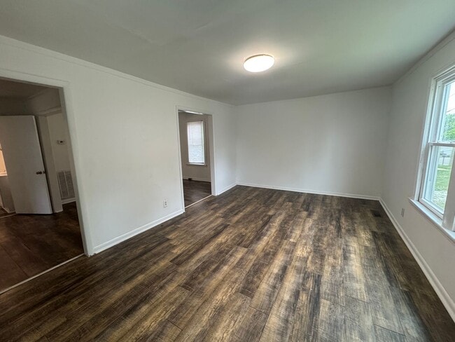 Building Photo - 2 Bedroom, 1 Bath House in Columbia!