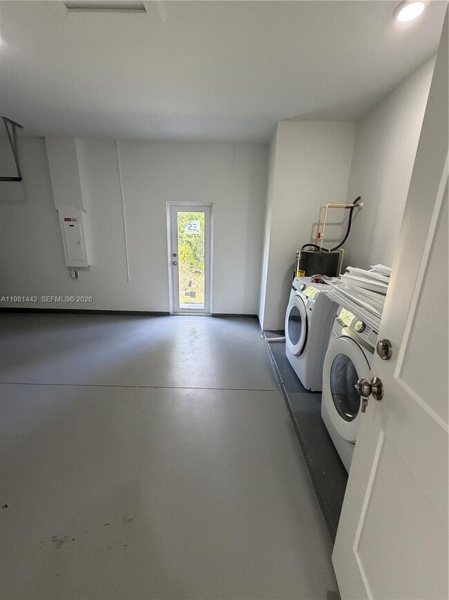 Building Photo - 721 Ivan Ave S